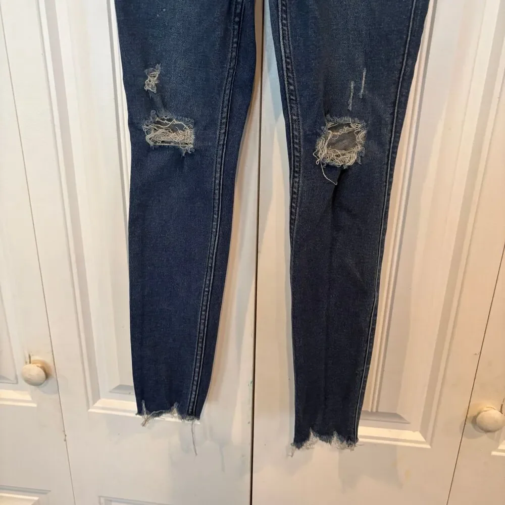Old Navy Rockstar Super Skinny Jeans Size 4‎